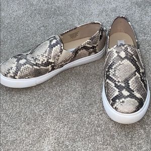 Steve Madden snake detail loafers
